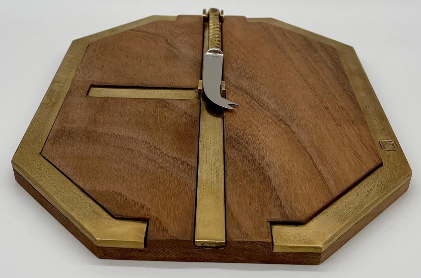 David Marshall Brutalist Cheese Tray with Knife, Beech Wood Brass, 1980s Spain - Thumbnail 8