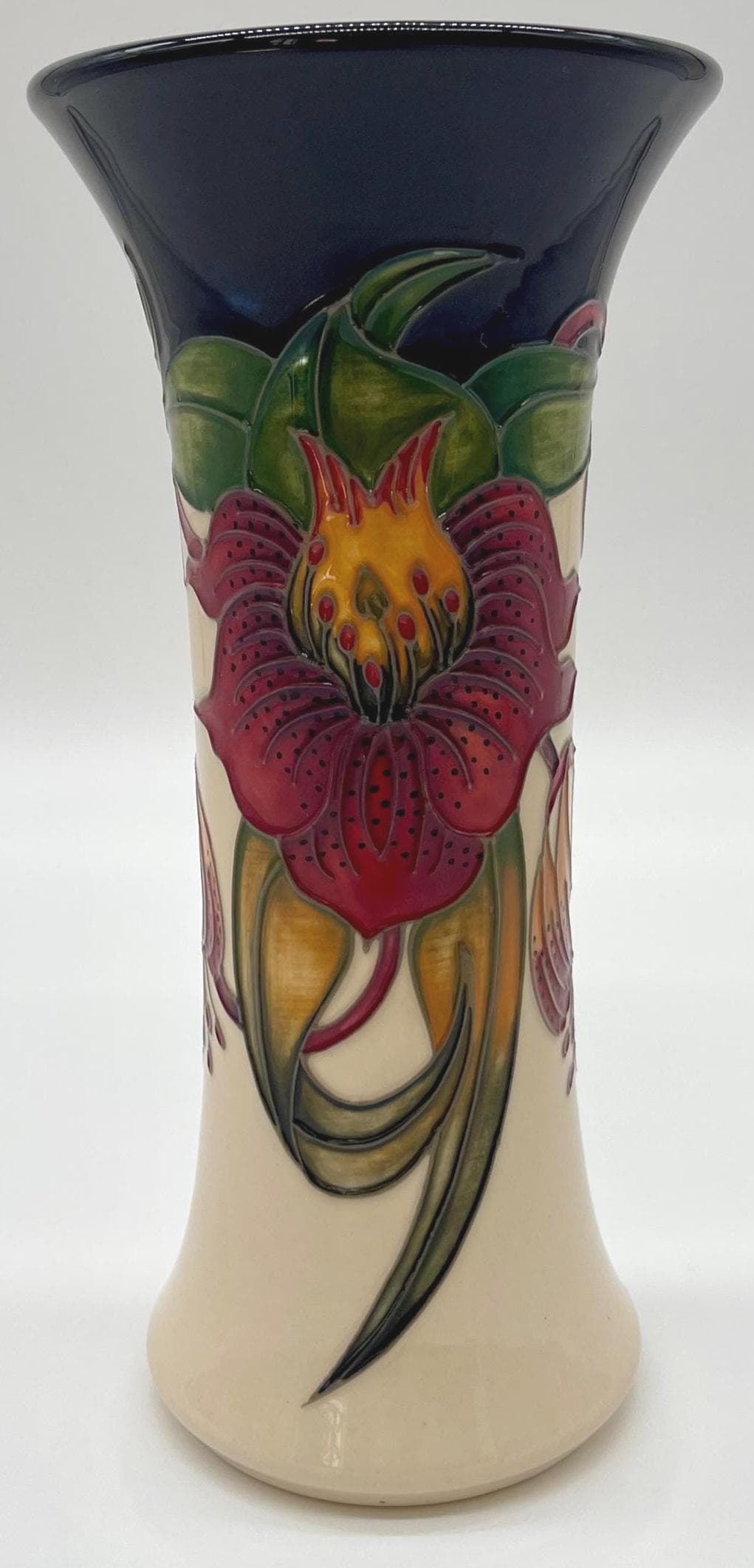 Moorcroft Anna Lily Vase – Nicola Slaney Hand-Painted English Ceramic 8.1” - Thumbnail 10