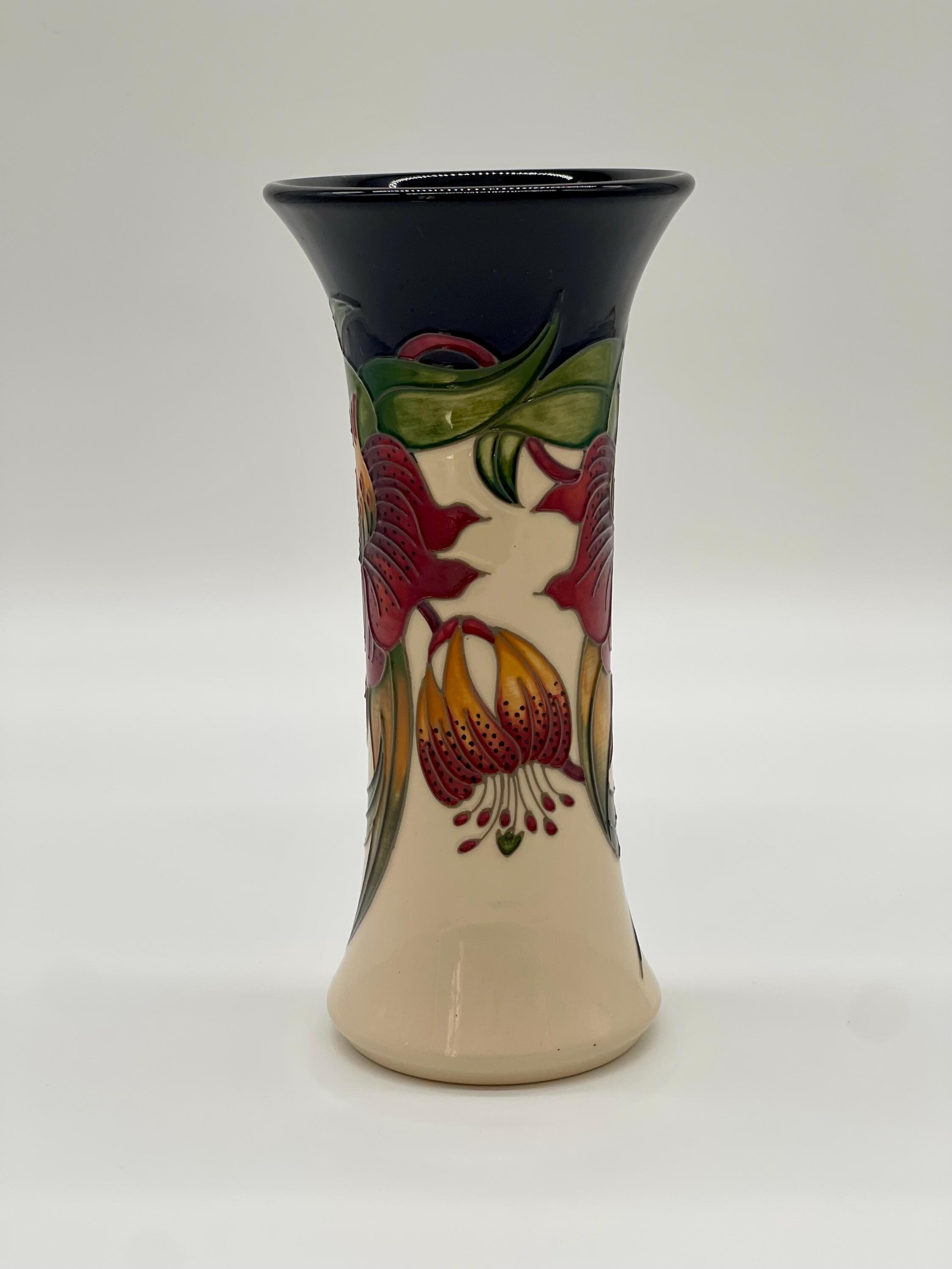Moorcroft Anna Lily Vase – Nicola Slaney Hand-Painted English Ceramic 8.1” - Thumbnail 4