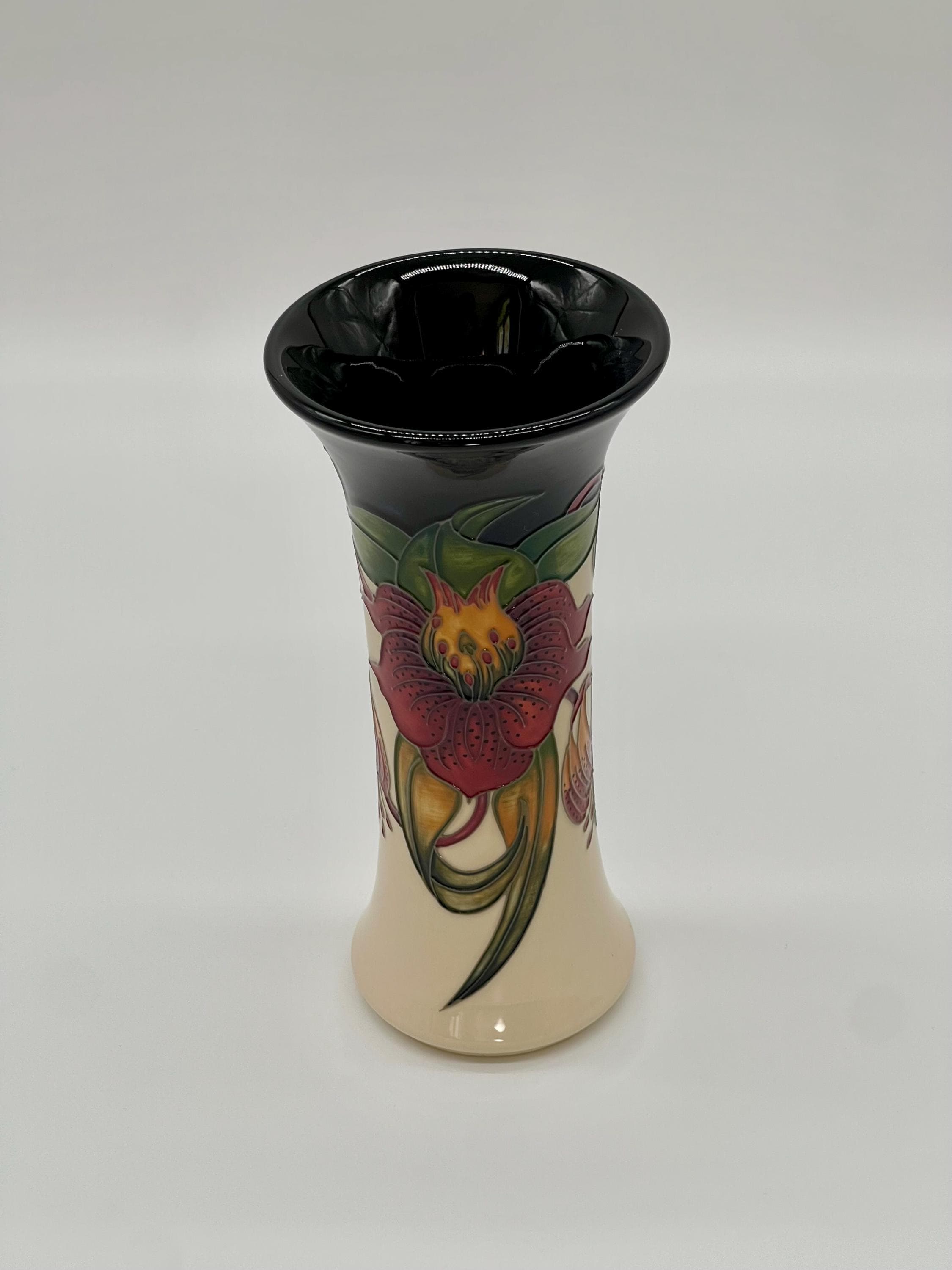 Moorcroft Anna Lily Vase – Nicola Slaney Hand-Painted English Ceramic 8.1” - Thumbnail 5