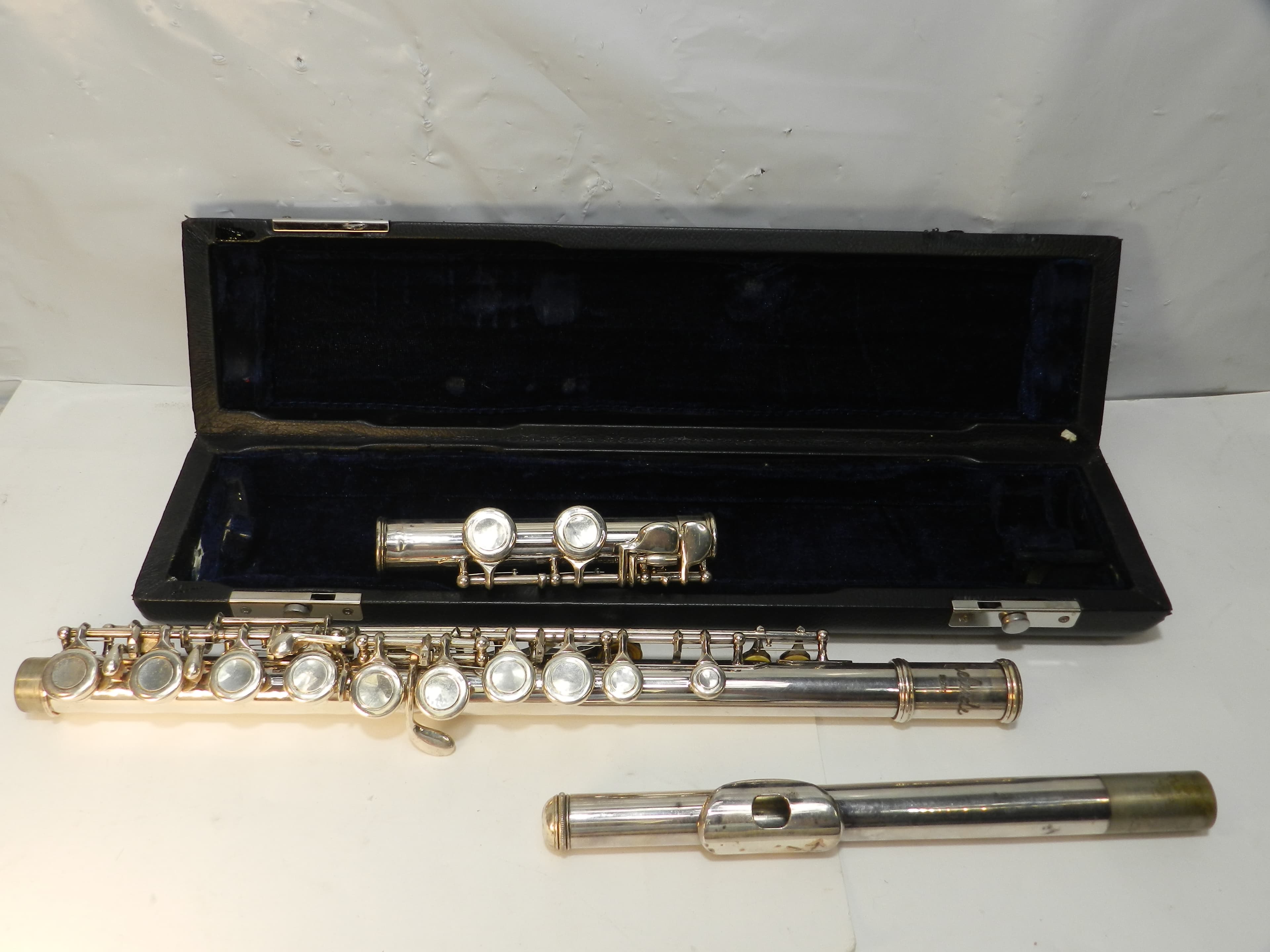 Prelude FL-711 Student Beginner Flute in Hard Portable Carry Case (P72K) - Thumbnail 2