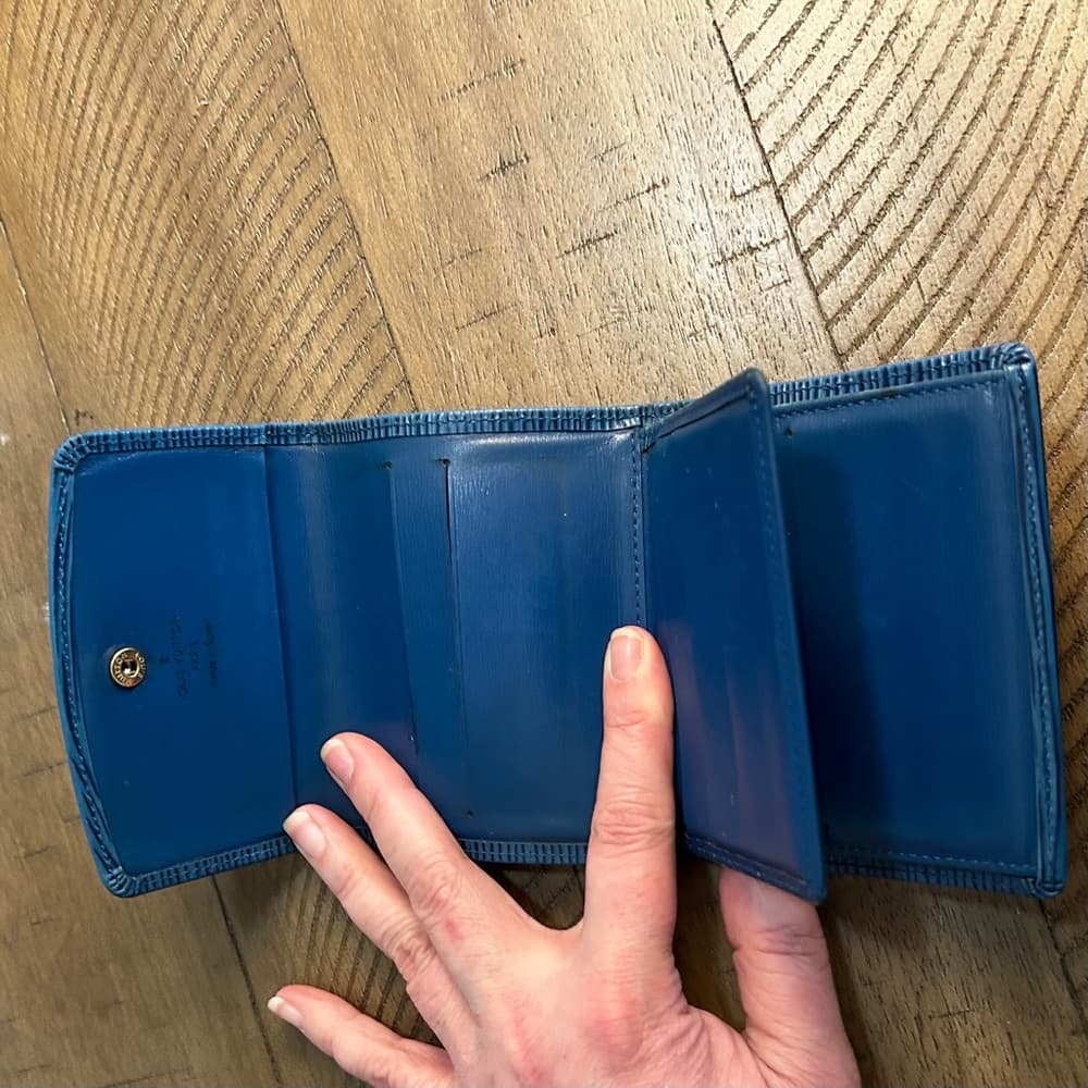 Louis Vuitton Blue Epi Trifold Wallet - Thumbnail 10