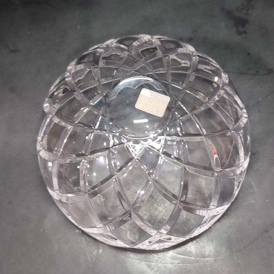 Mikasa Crescendo Lead Crystal Serving Bowl, 8" Diamond Pattern Round Centerpiece - Thumbnail 8