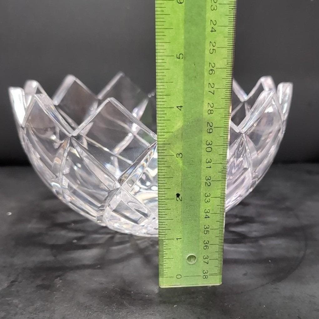 Mikasa Crescendo Lead Crystal Serving Bowl, 8" Diamond Pattern Round Centerpiece - Thumbnail 3
