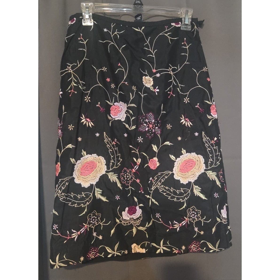 Gap Black Floral Embroidered Rayon Pencil Skirt, Women's Size 6, Knee Length - Thumbnail 3