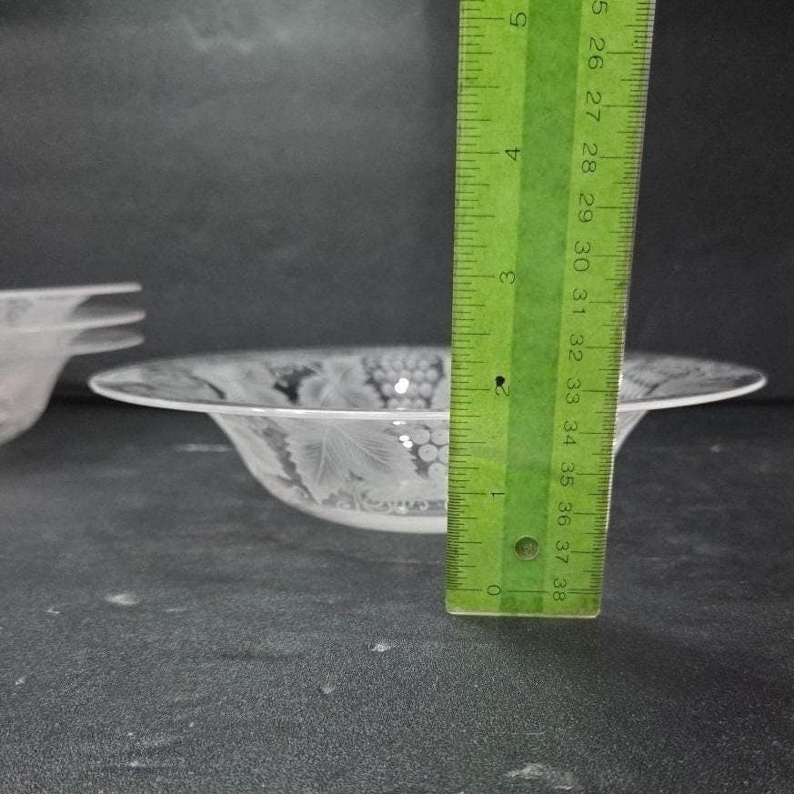 Blown Glass Grapes & Leaves Serving Bowls, Set of 4, Frosted Chablis Pattern - Thumbnail 3
