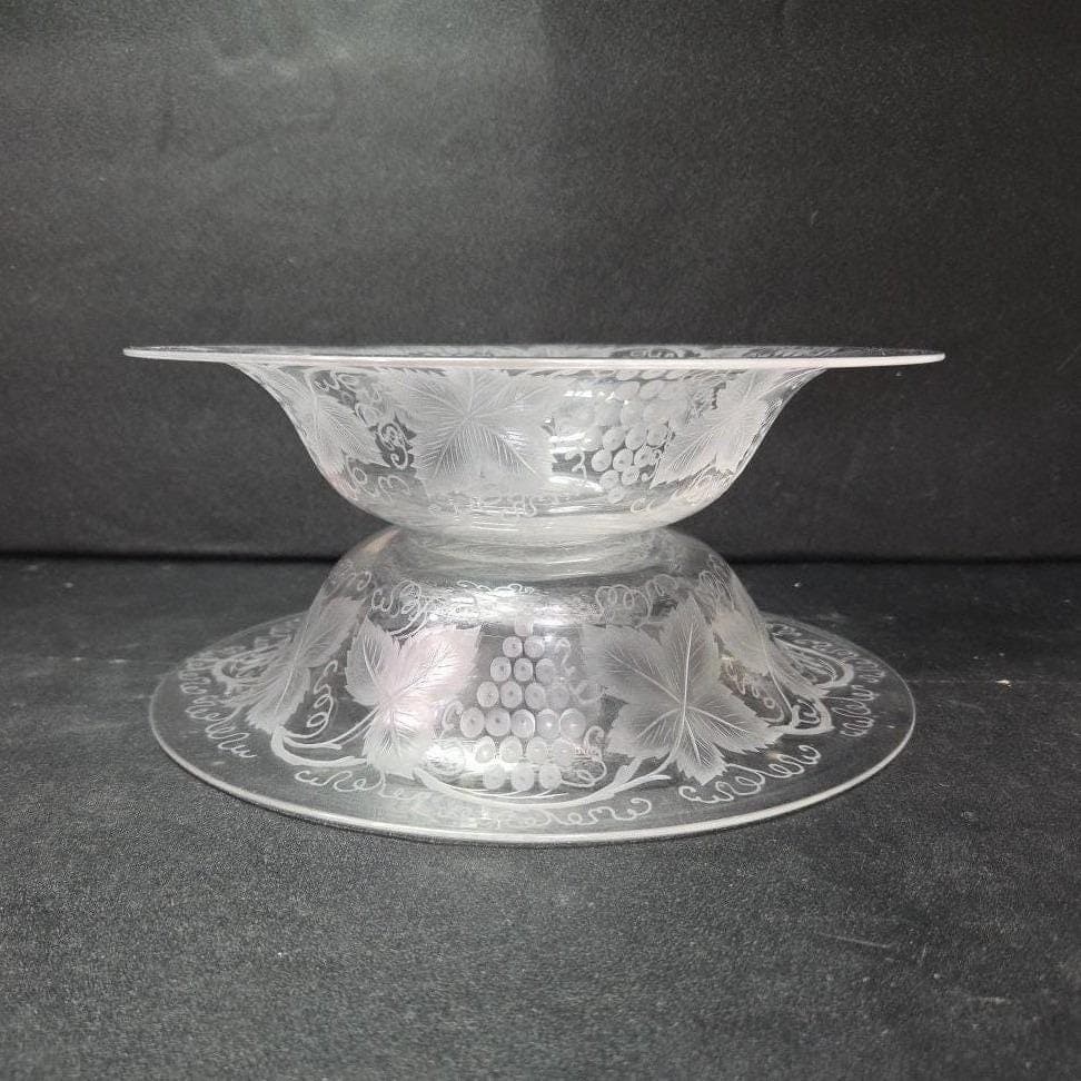 Blown Glass Grapes & Leaves Serving Bowls, Set of 2, Frosted Chablis Pattern - Thumbnail 10