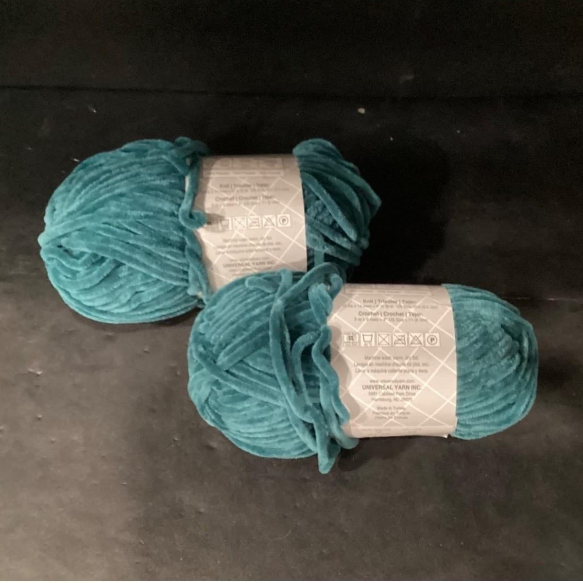 Universal Yarn Bella Chenille Lapis Teal Bulky Velvet Yarn, 2 Skeins, 100g Each - Thumbnail 5