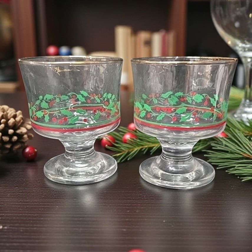 Libbey Christmas Dessert Glasses, Set of 2, Vintage Holly & Berries Design
