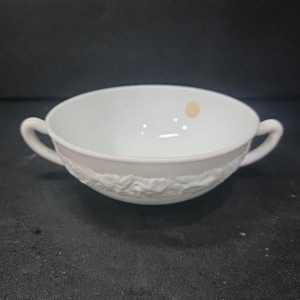 Anchor Hocking Milk Glass Soup Bowl, Dual Handled Floral Dish, Vtg Kitchenware - Thumbnail 6