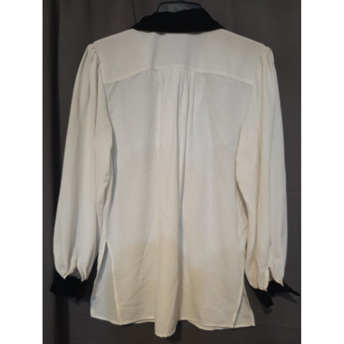 TESS Vintage White Blouse, Black Velvet Collar, Button Front, Women's Small - Thumbnail 4