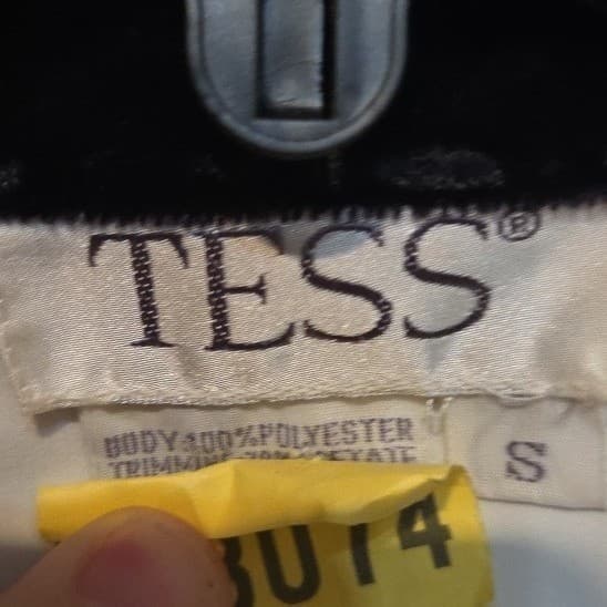 TESS Vintage White Blouse, Black Velvet Collar, Button Front, Women's Small - Thumbnail 5