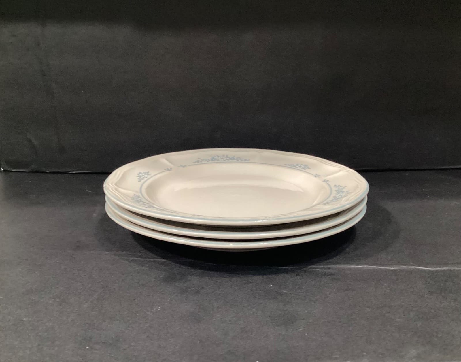 Vintage Brick Oven Stoneware Vineyard Dinner Plates 10.75” Blue Floral Farmhouse - Thumbnail 7