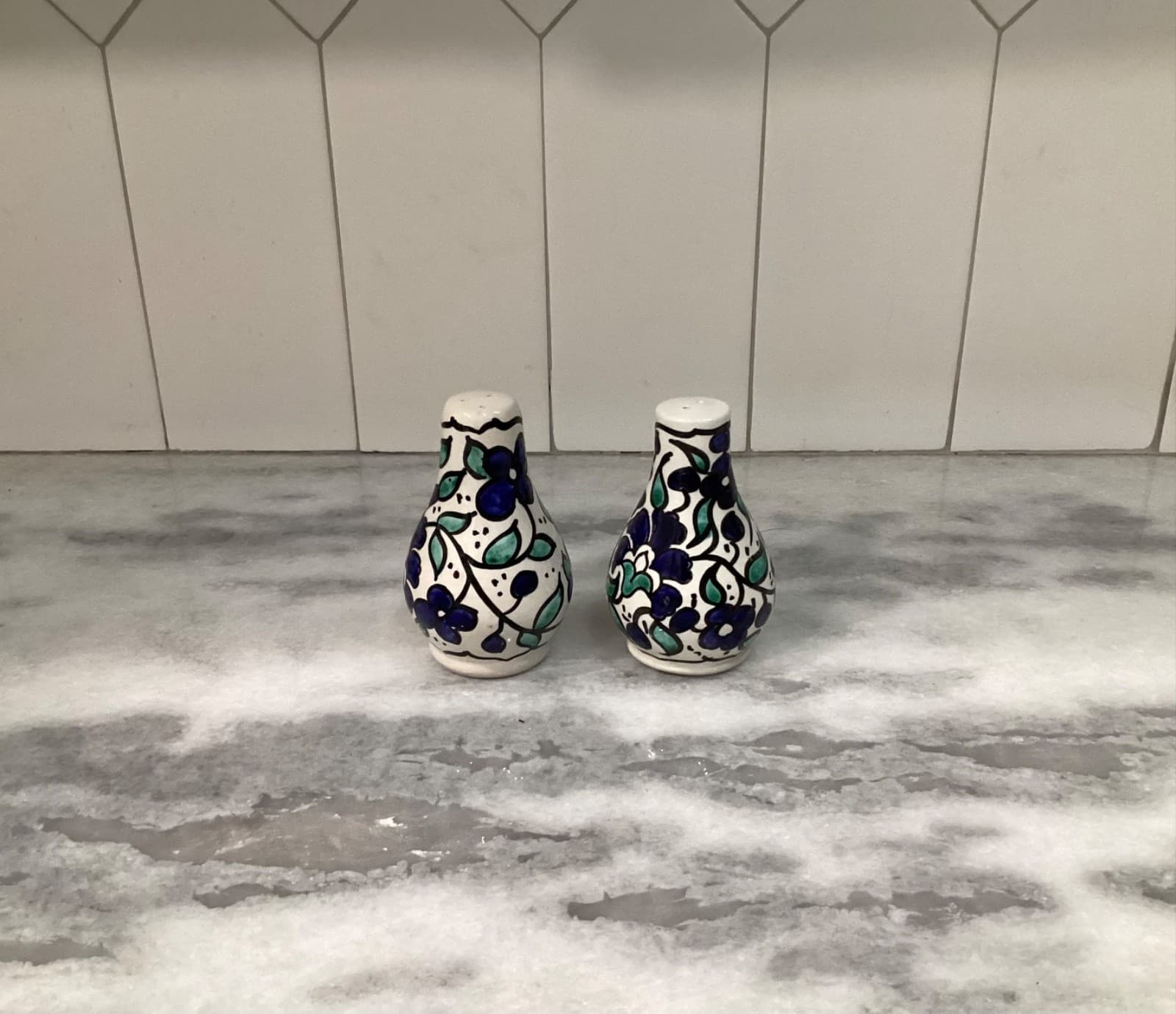 Hand Painted Salt & Pepper Shakers Cobalt Blue & White Floral County Italy - Thumbnail 7