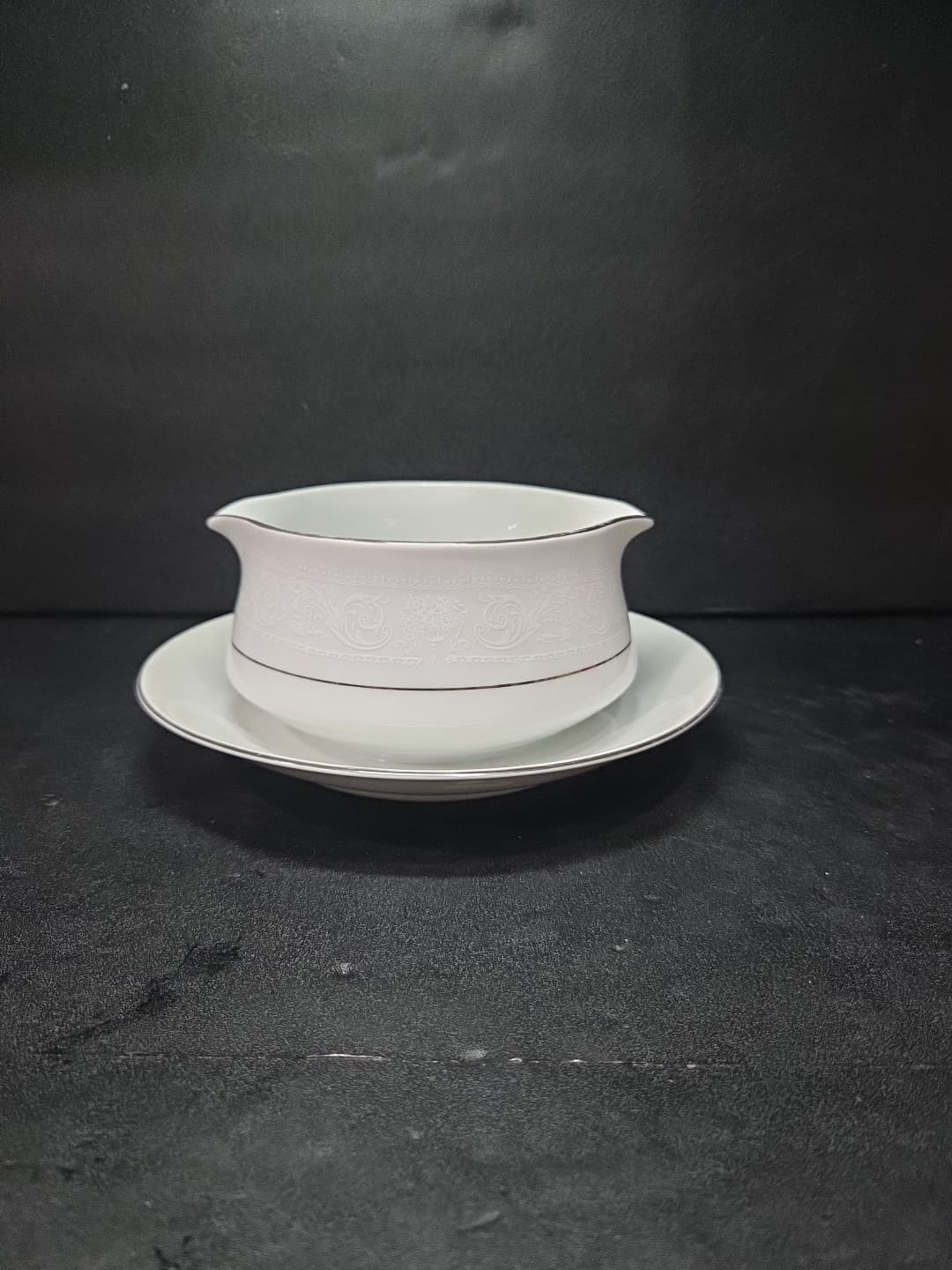 Salem Translucent China Gravy Boat W Underplate Lace Bouquet (Platinum Trim)