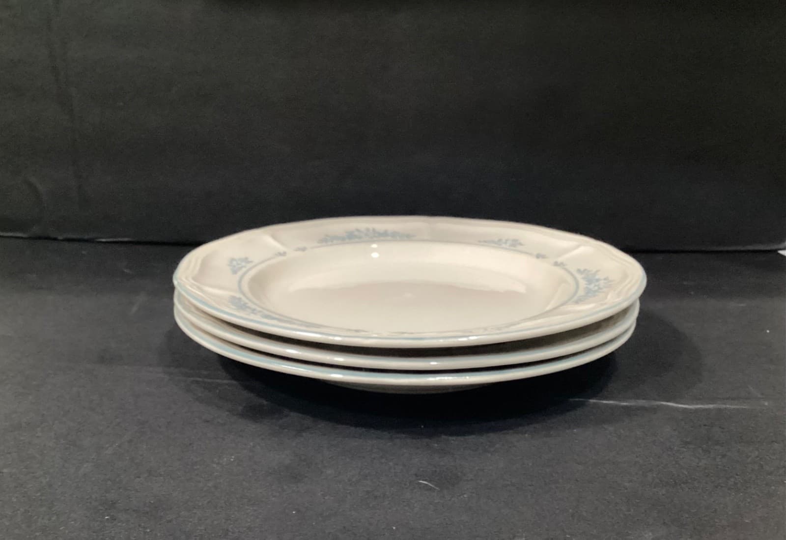 Vintage Brick Oven Stoneware Vineyard Dinner Plates 10.75” Blue Floral Farmhouse - Thumbnail 6