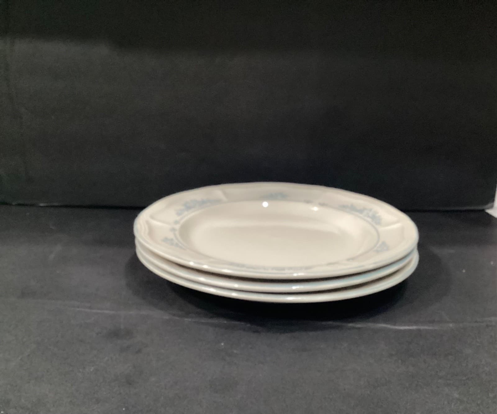 Vintage Brick Oven Stoneware Vineyard Dinner Plates 10.75” Blue Floral Farmhouse - Thumbnail 9