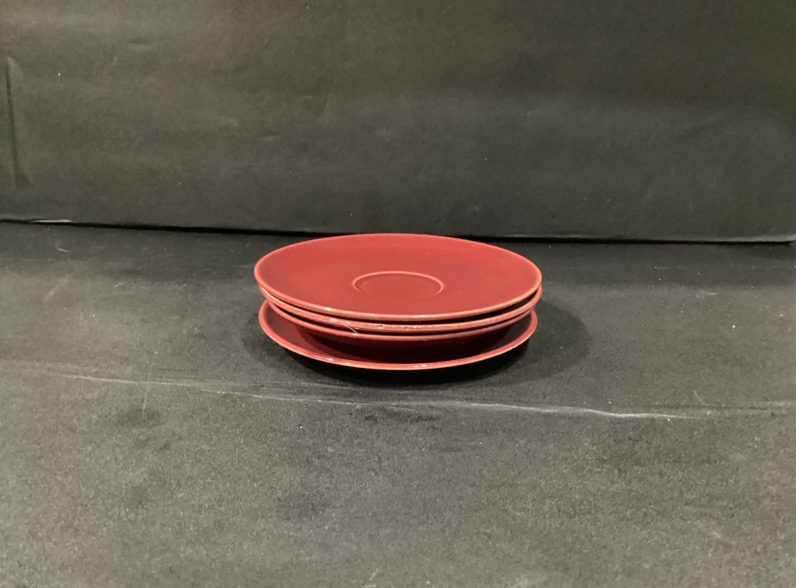 Universal "Ballerina Burgundy" Saucer Plates Set of 4 - Thumbnail 6