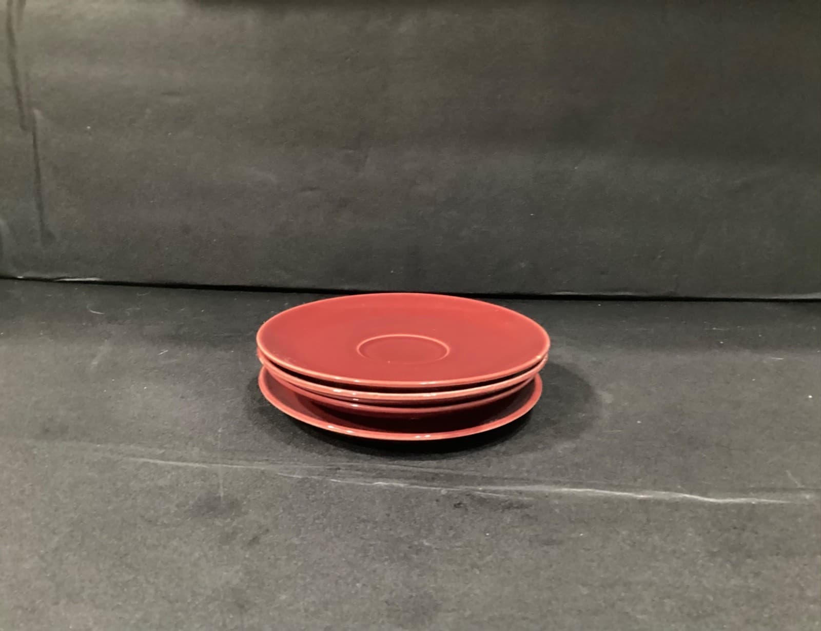Universal "Ballerina Burgundy" Saucer Plates Set of 4 - Thumbnail 7