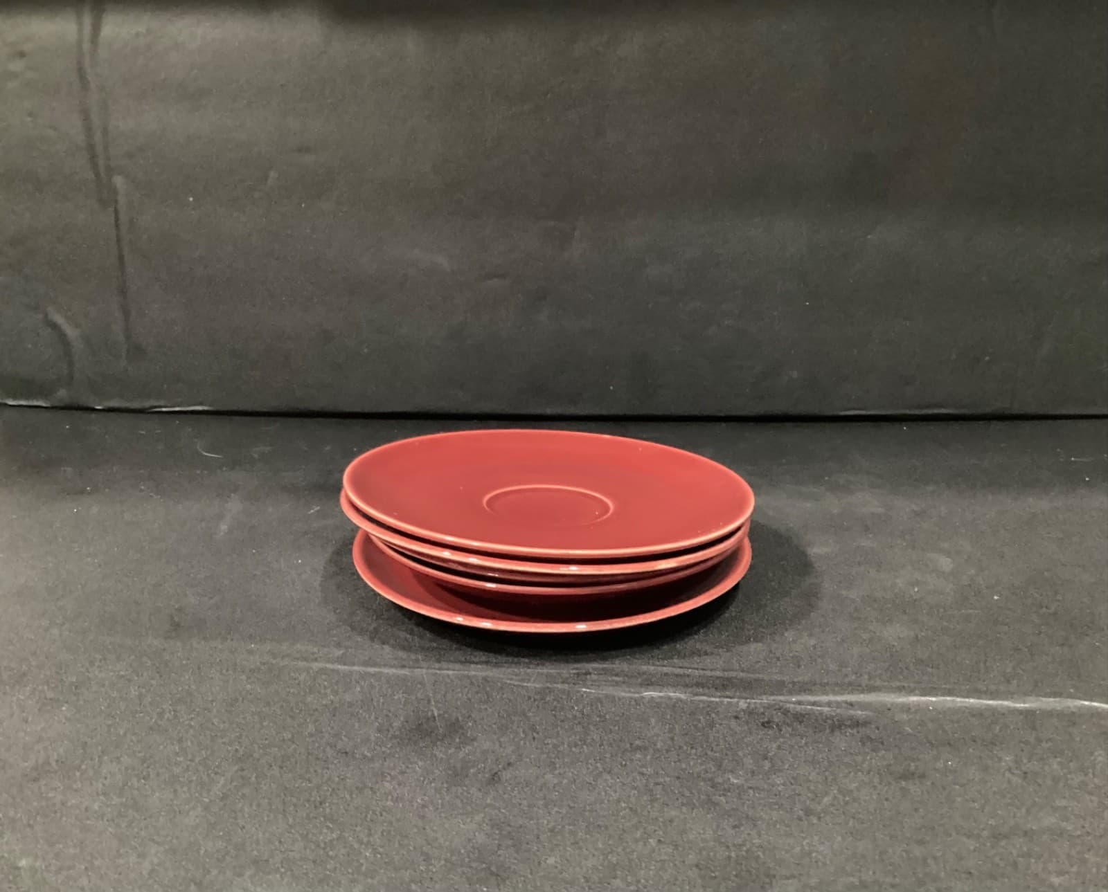 Universal "Ballerina Burgundy" Saucer Plates Set of 4 - Thumbnail 8