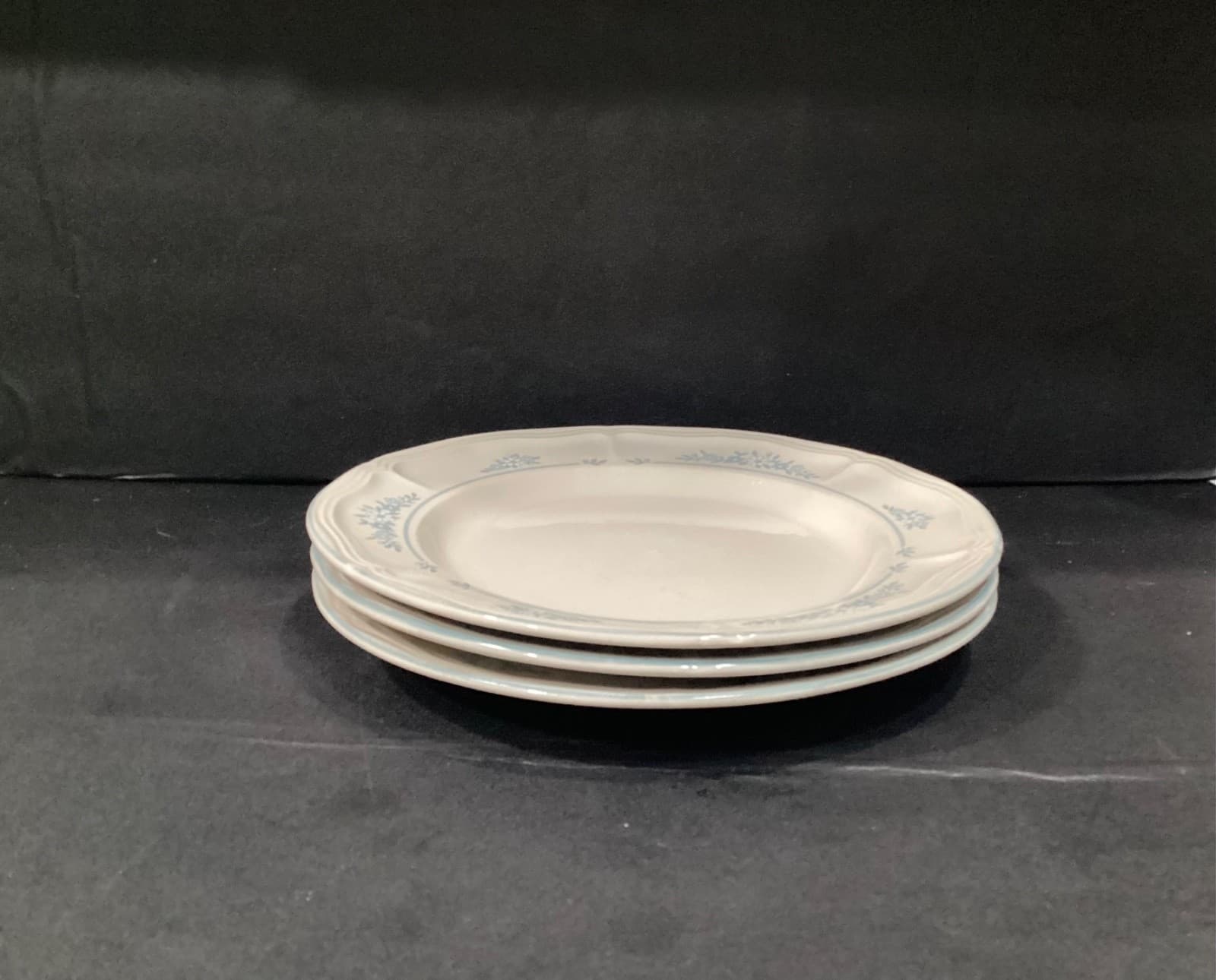 Vintage Brick Oven Stoneware Vineyard Dinner Plates 10.75” Blue Floral Farmhouse - Thumbnail 8