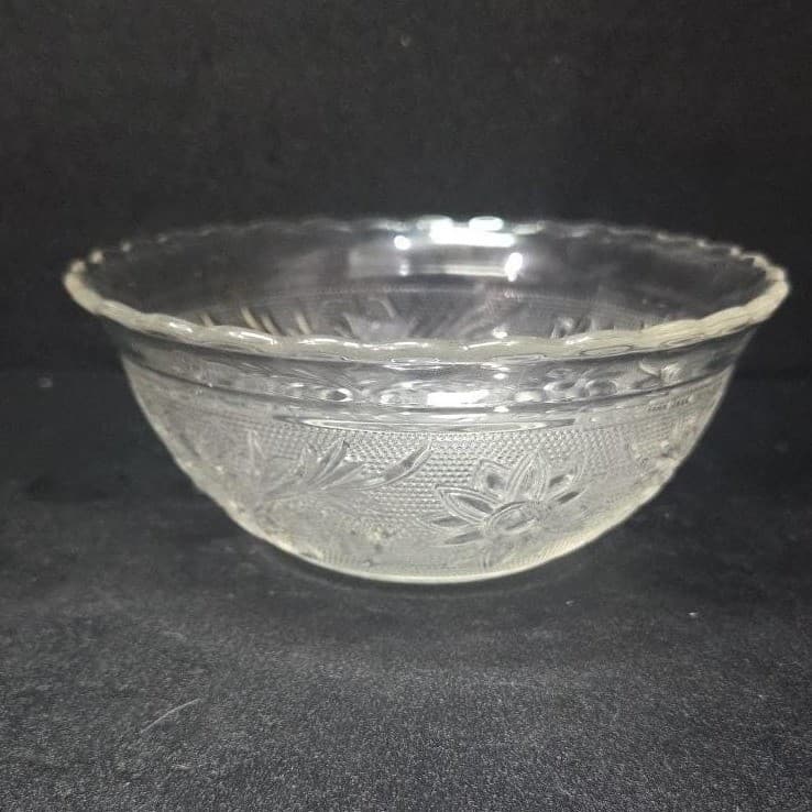 Anchor Hocking Sandwich Glass Deep Bowl, Vintage Daisy Pattern Dish, Centerpiece - Thumbnail 9