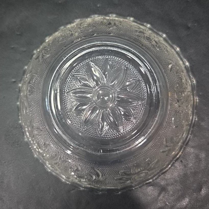 Anchor Hocking Sandwich Glass Deep Bowl, Vintage Daisy Pattern Dish, Centerpiece - Thumbnail 4