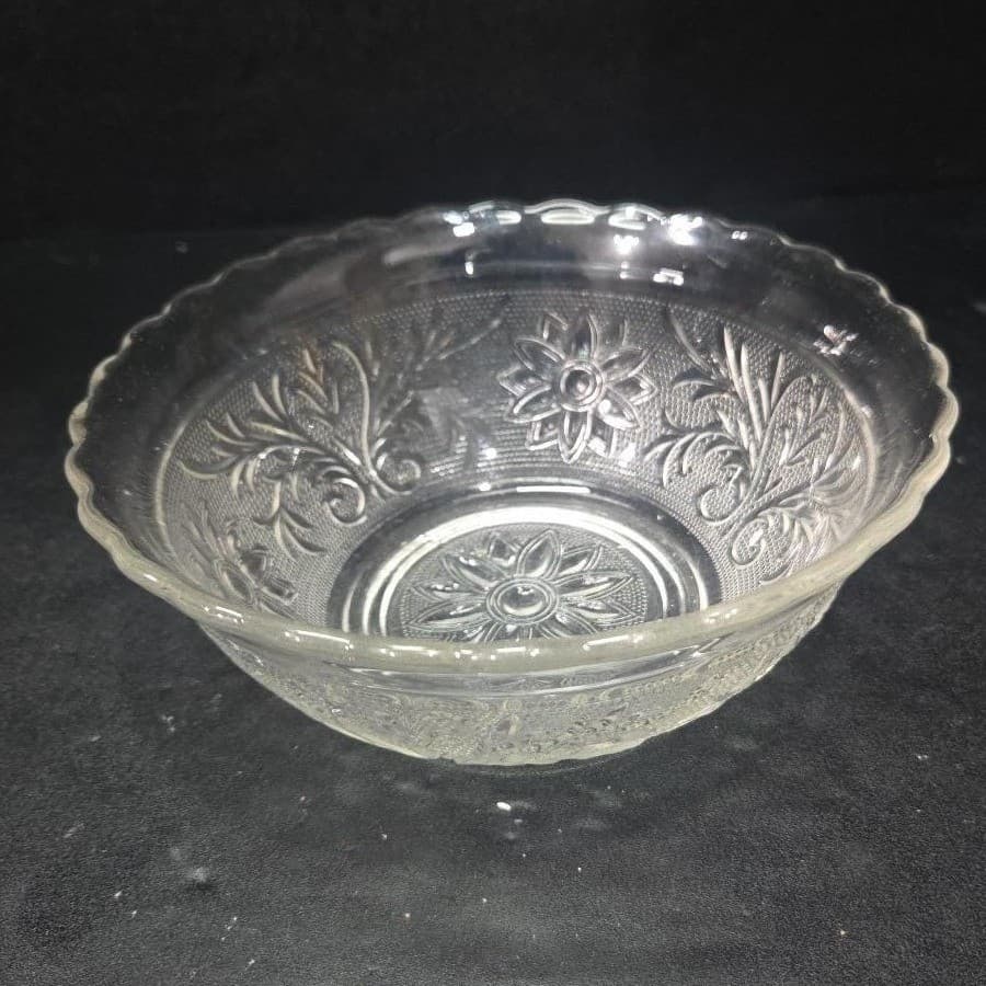 Anchor Hocking Sandwich Glass Deep Bowl, Vintage Daisy Pattern Dish, Centerpiece - Thumbnail 2