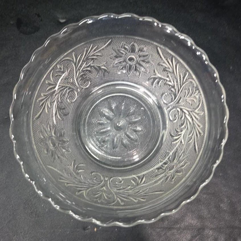 Anchor Hocking Sandwich Glass Deep Bowl, Vintage Daisy Pattern Dish, Centerpiece - Thumbnail 3