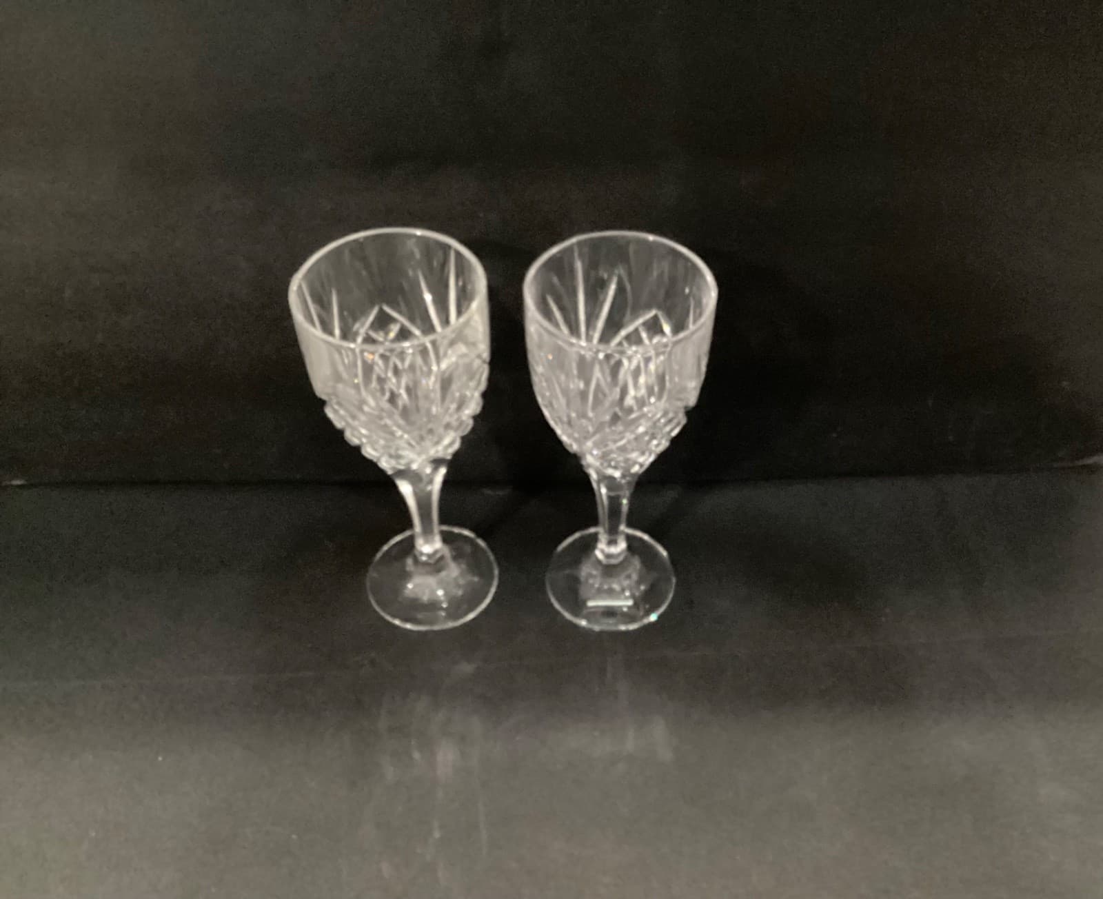 Dublin by Godinger Clear Crystal Wine Glass Goblets HEAVY 8" Set of 2 - Thumbnail 2