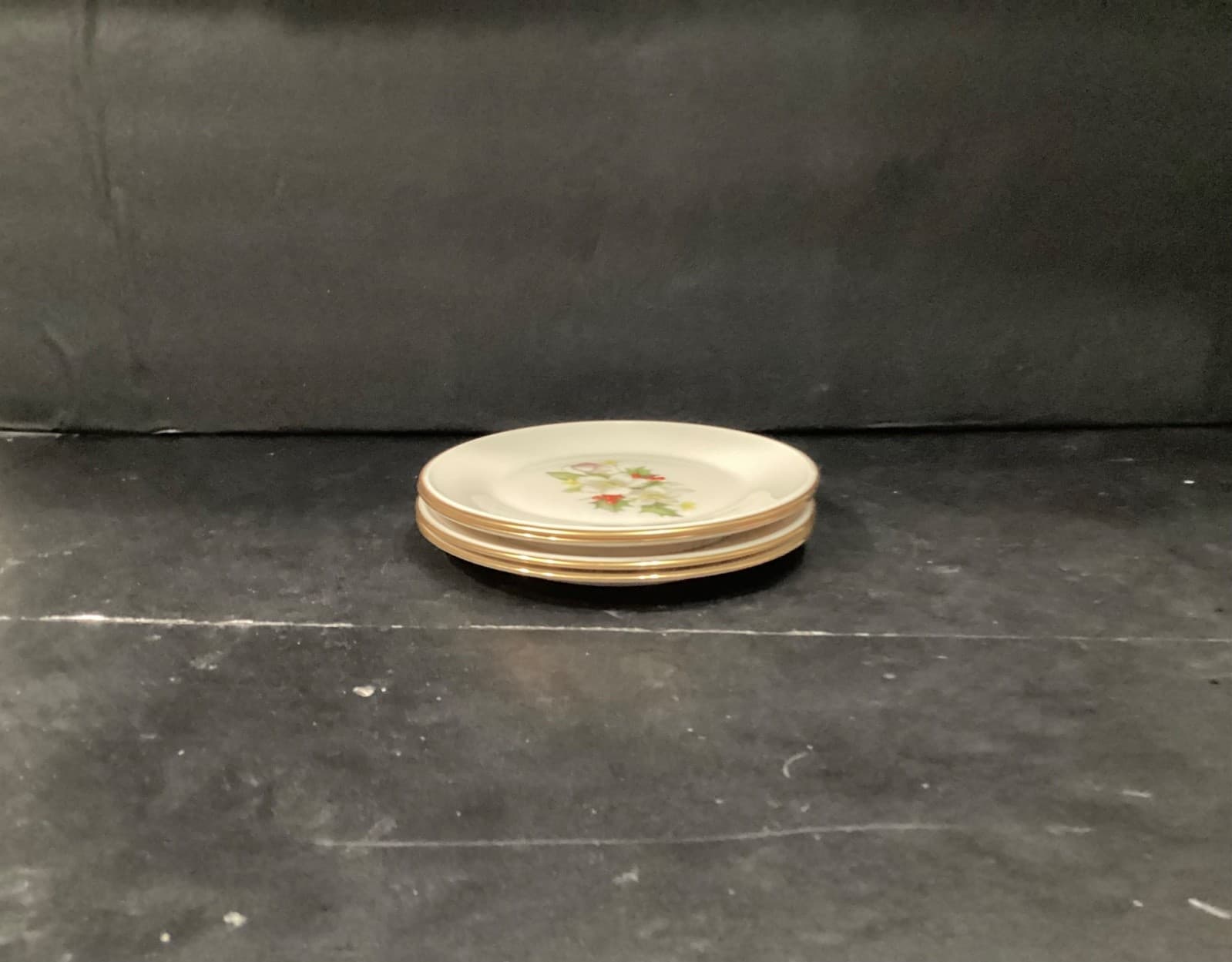 Lenox Holly & Floral Bread & Butter 6.5" Plates Special Collection Set of 4 - Thumbnail 9