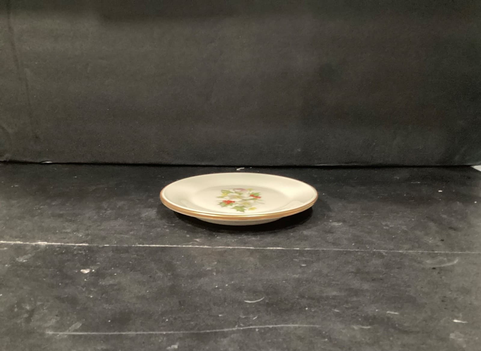 Set Of Two Lenox Holly and Floral Dessert Plates Special Collection - Thumbnail 9