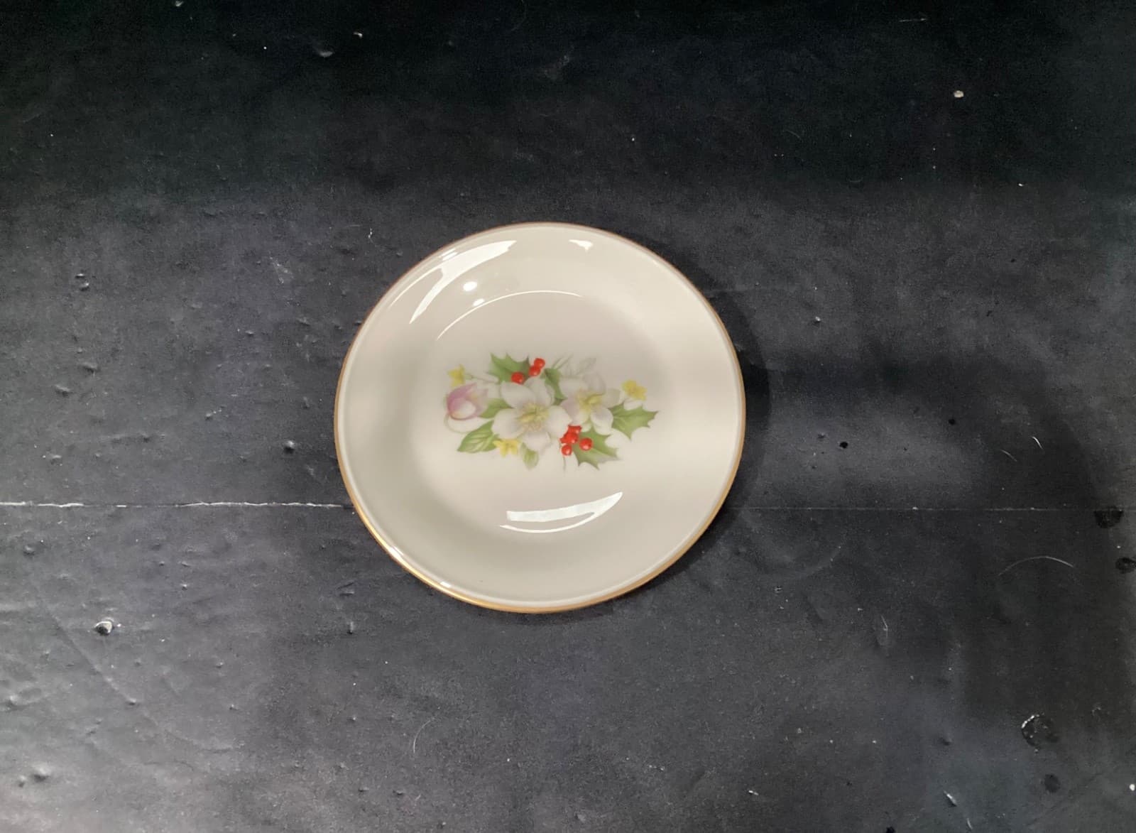 Set Of Two Lenox Holly and Floral Dessert Plates Special Collection - Thumbnail 2