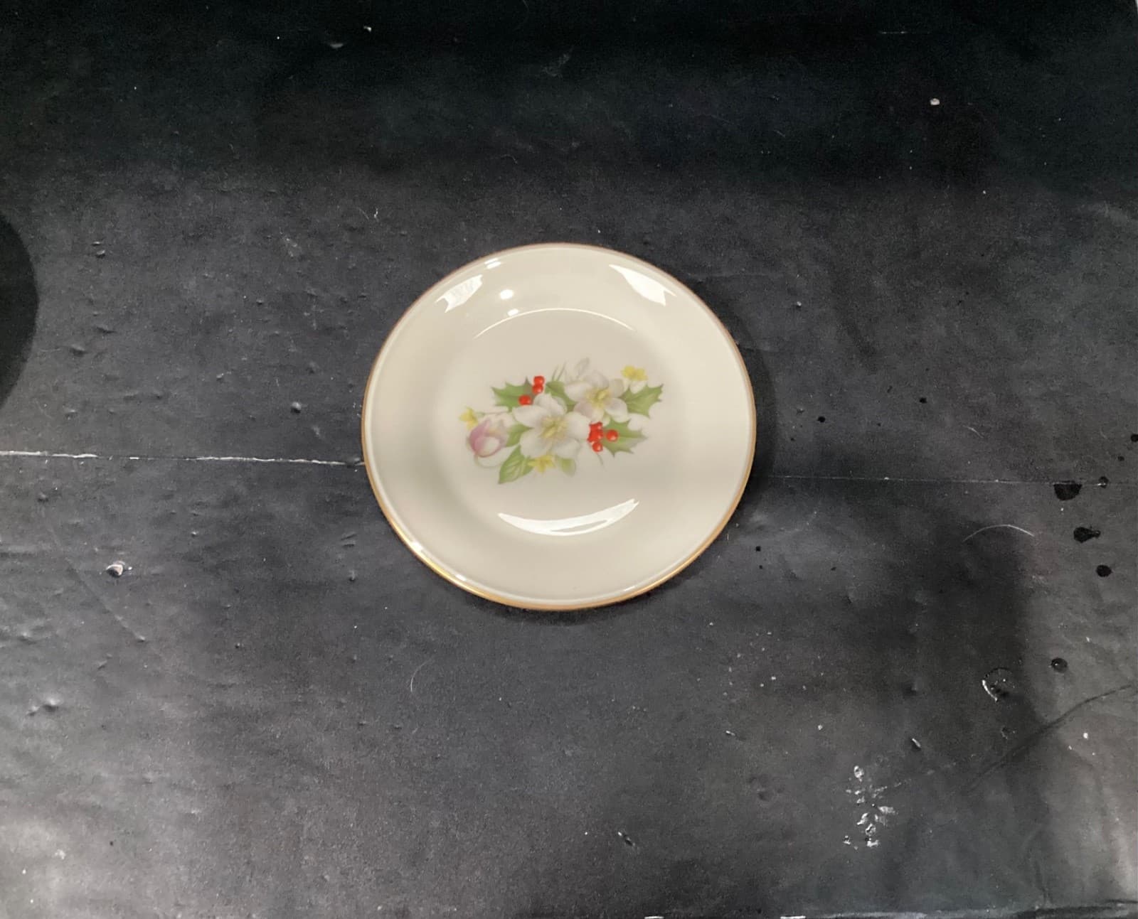 Lenox Holly & Floral Bread & Butter 6.5" Plates Special Collection Set of 4 - Thumbnail 2