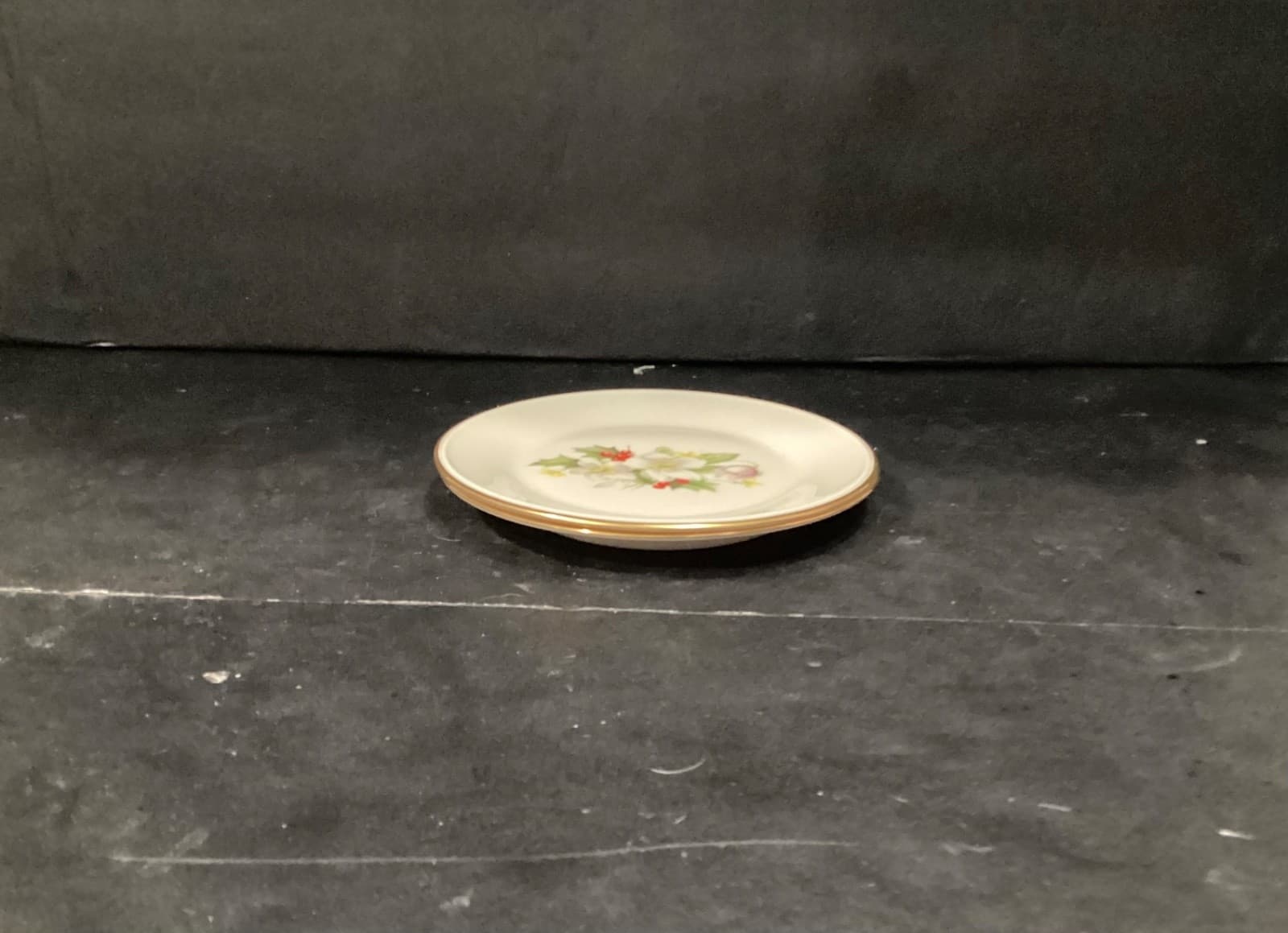 Set Of Two Lenox Holly and Floral Dessert Plates Special Collection - Thumbnail 8