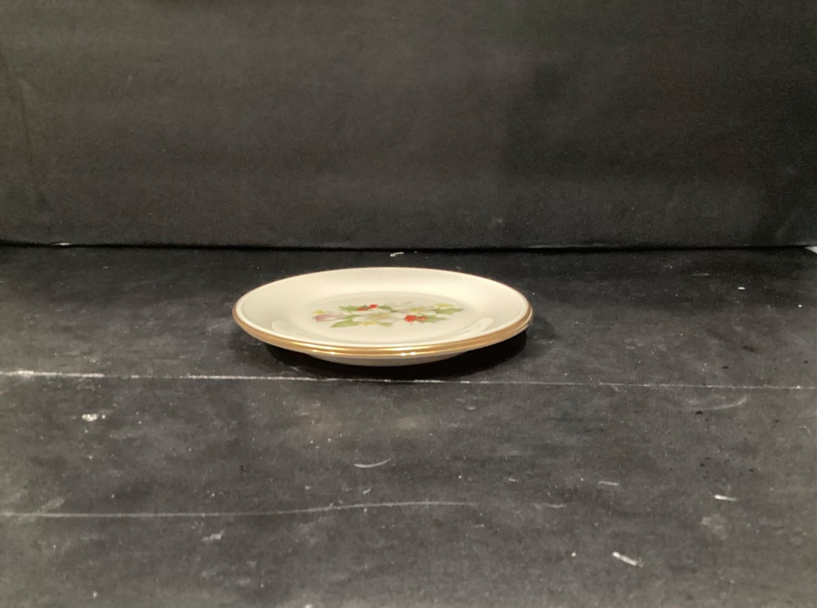 Set Of Two Lenox Holly and Floral Dessert Plates Special Collection - Thumbnail 6