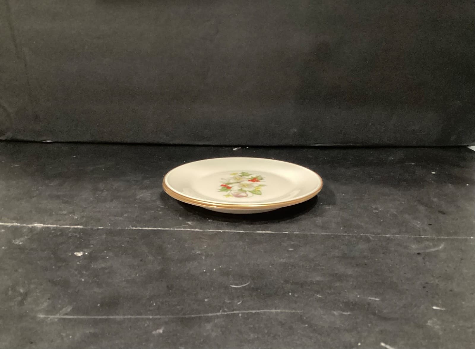 Set Of Two Lenox Holly and Floral Dessert Plates Special Collection - Thumbnail 7