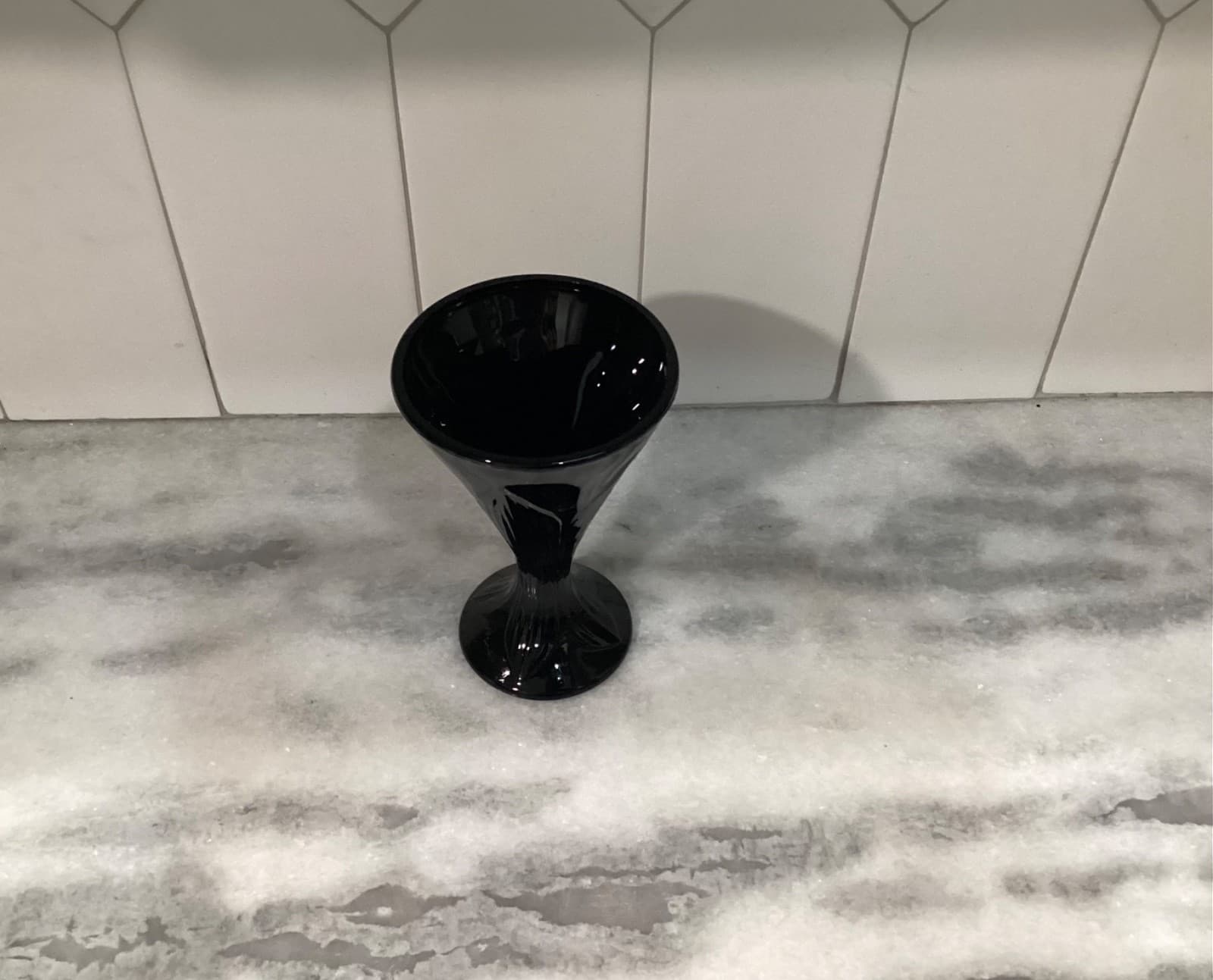 Arcoroc Black Amethyst Pilsner Martini Glass Embossed Leaf Pattern 6” France - Thumbnail 2