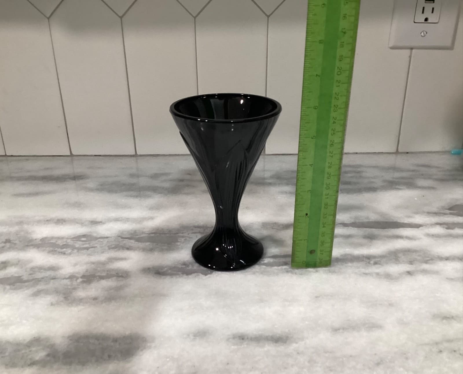 Arcoroc Black Amethyst Pilsner Martini Glass Embossed Leaf Pattern 6” France - Thumbnail 5