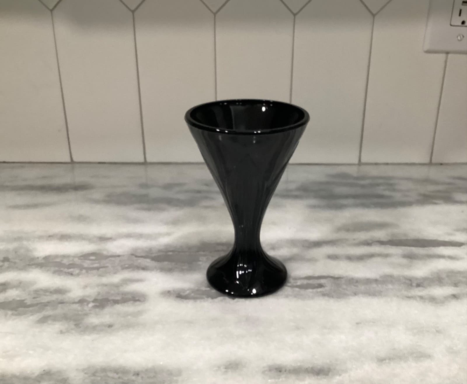 Arcoroc Black Amethyst Pilsner Martini Glass Embossed Leaf Pattern 6” France - Thumbnail 8