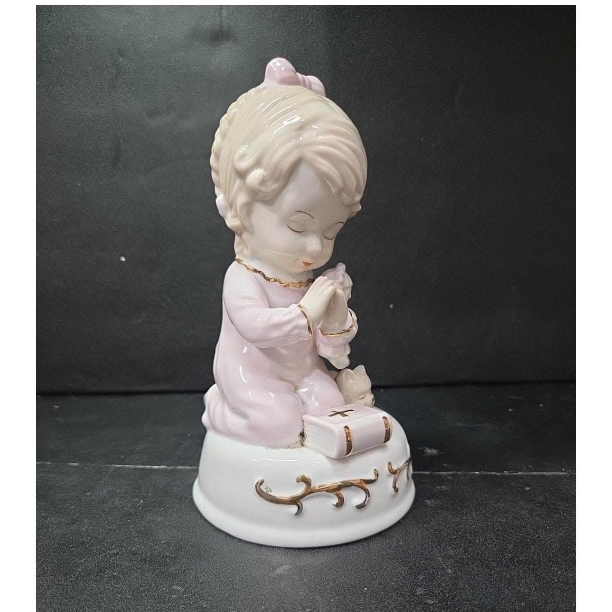 Sankyo Bedtime Prayer Praying Girl With Cat & Bible Figurine, Porcelain Statue - Thumbnail 4