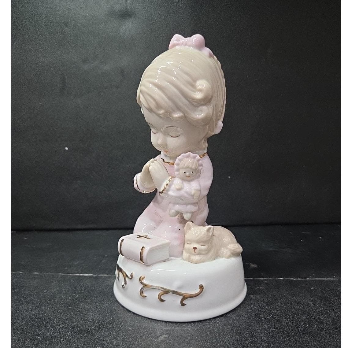 Sankyo Bedtime Prayer Praying Girl With Cat & Bible Figurine, Porcelain Statue - Thumbnail 3