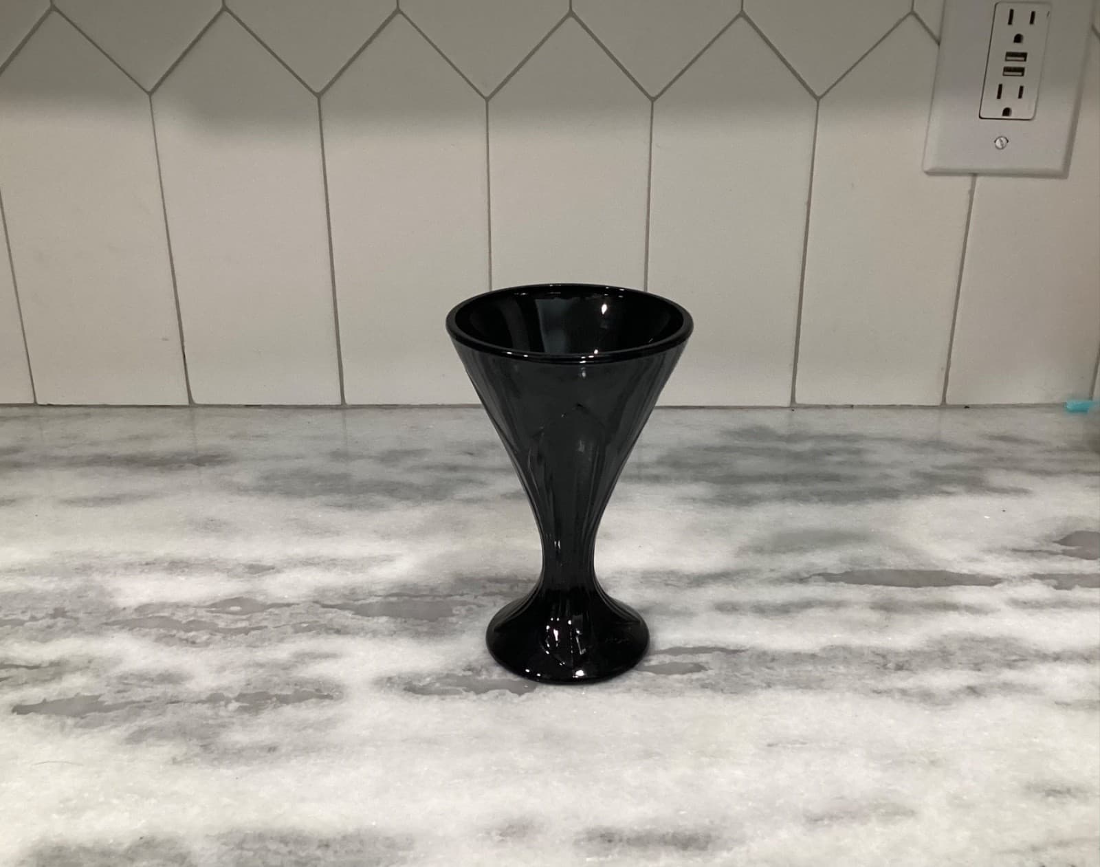 Arcoroc Black Amethyst Pilsner Martini Glass Embossed Leaf Pattern 6” France - Thumbnail 9