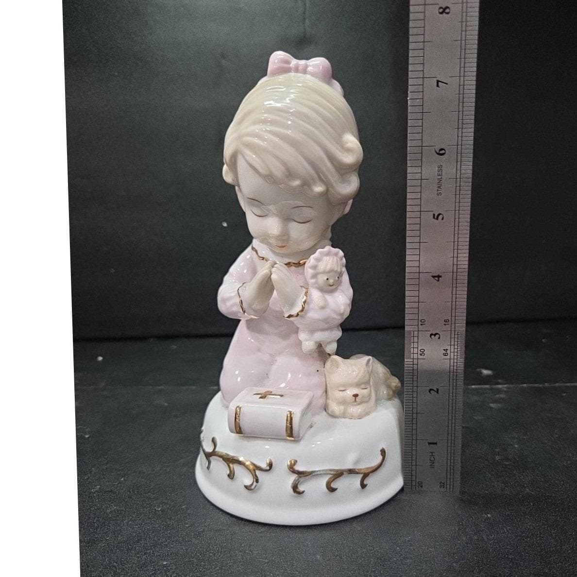 Sankyo Bedtime Prayer Praying Girl With Cat & Bible Figurine, Porcelain Statue - Thumbnail 10