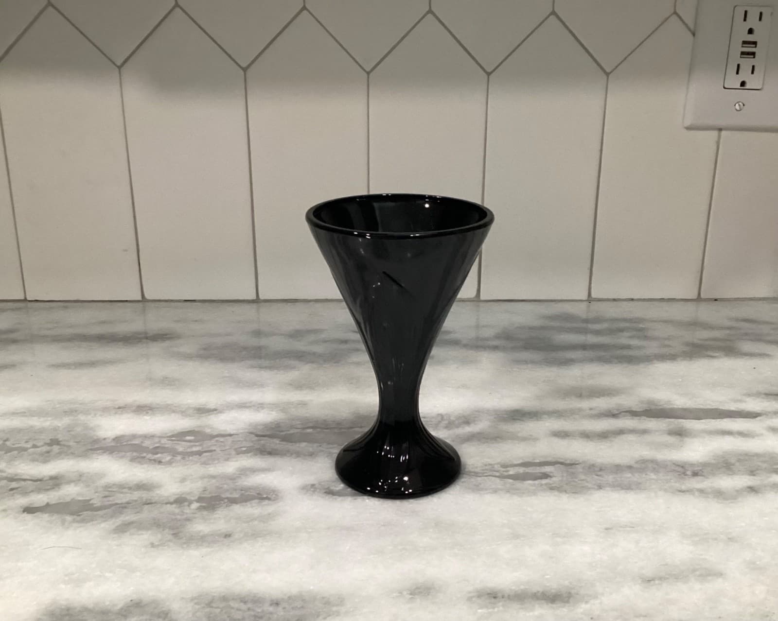 Arcoroc Black Amethyst Pilsner Martini Glass Embossed Leaf Pattern 6” France - Thumbnail 7