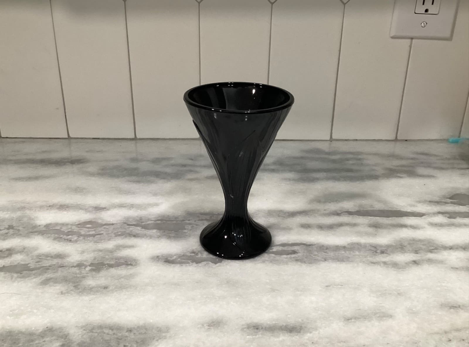 Arcoroc Black Amethyst Pilsner Martini Glass Embossed Leaf Pattern 6” France - Thumbnail 10
