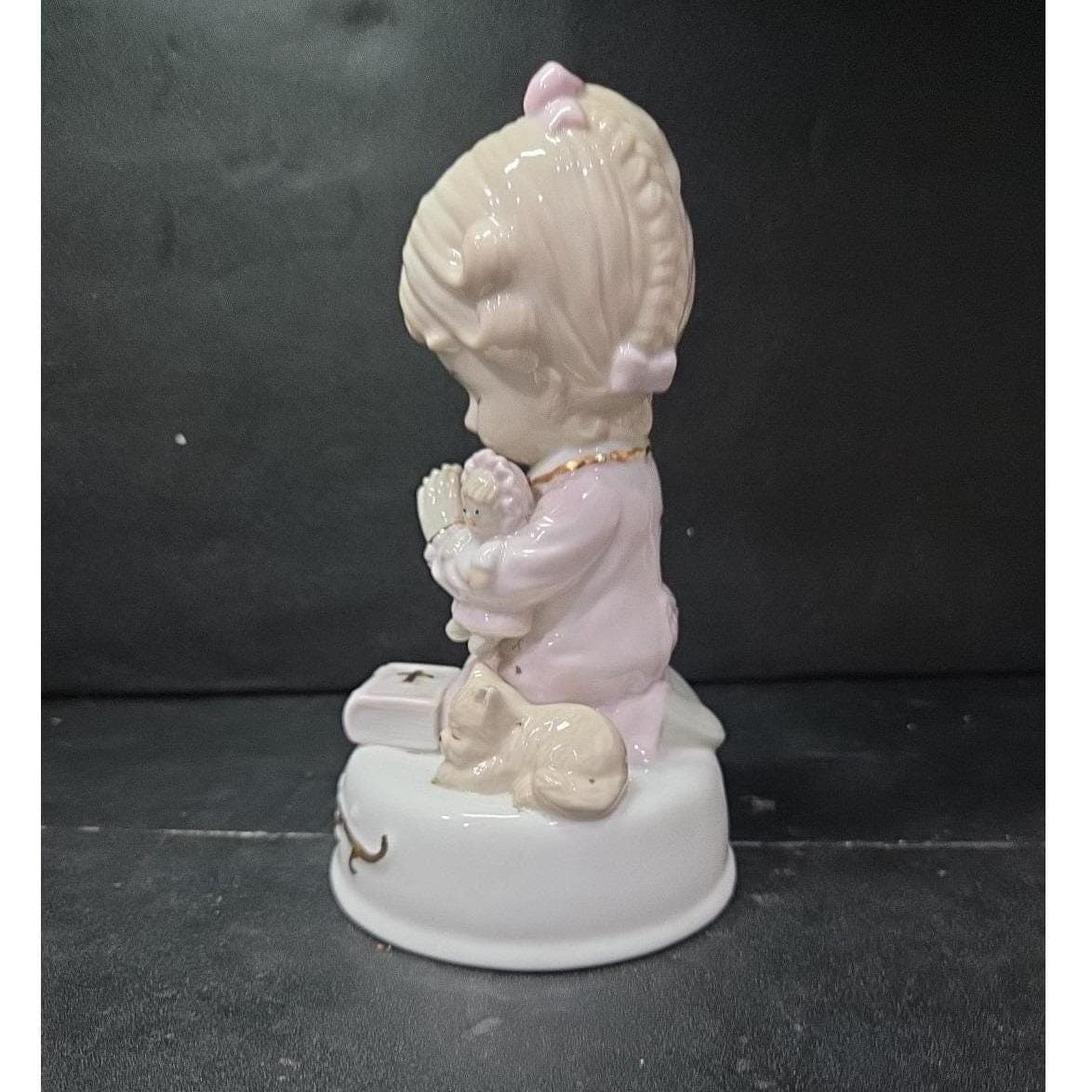 Sankyo Bedtime Prayer Praying Girl With Cat & Bible Figurine, Porcelain Statue - Thumbnail 7