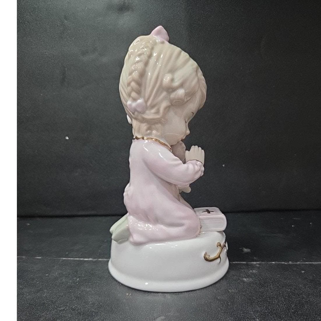 Sankyo Bedtime Prayer Praying Girl With Cat & Bible Figurine, Porcelain Statue - Thumbnail 5
