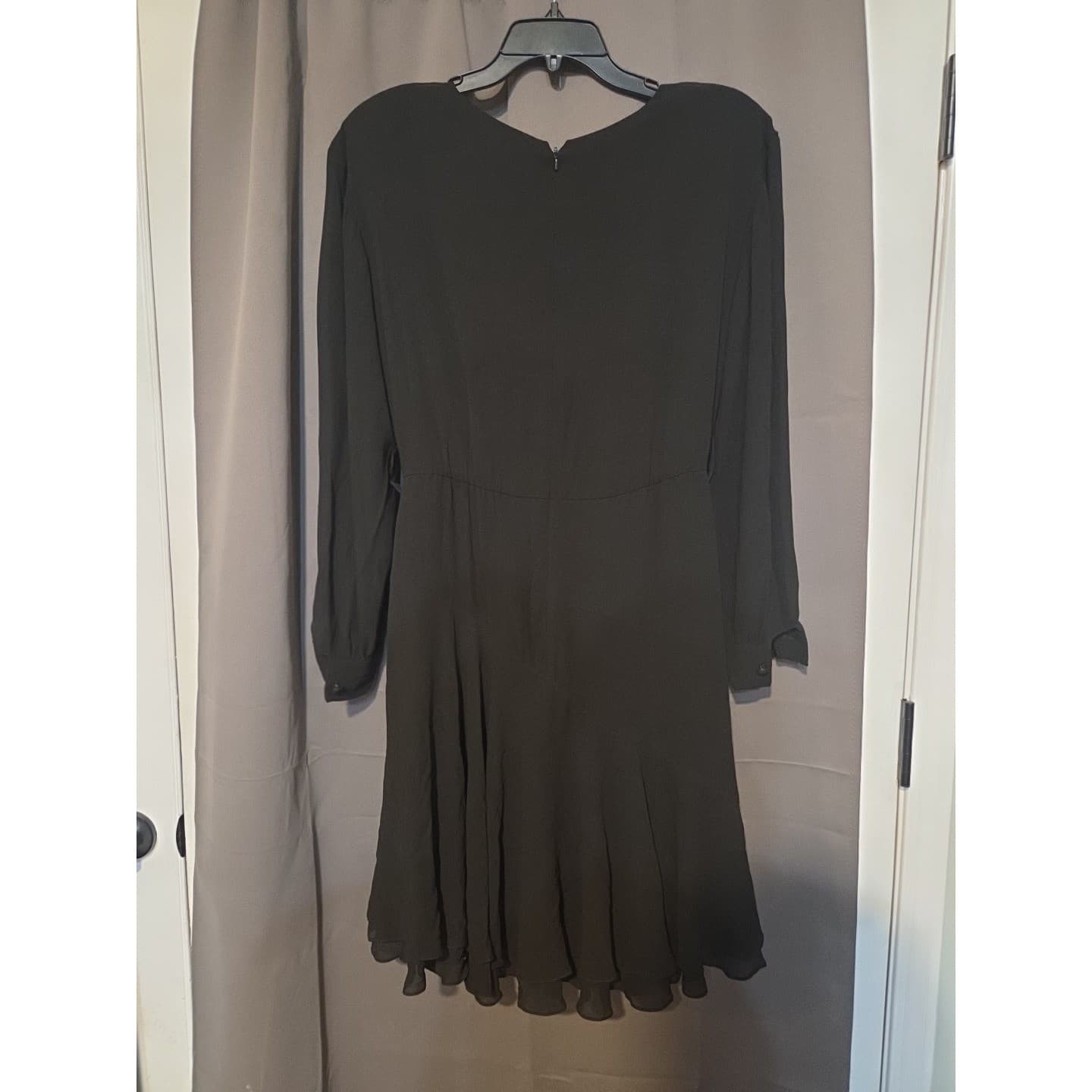 Dana Buchman Little Black Dress, Ruffle Hem, Women's Size 6, 100% Silk - Thumbnail 4