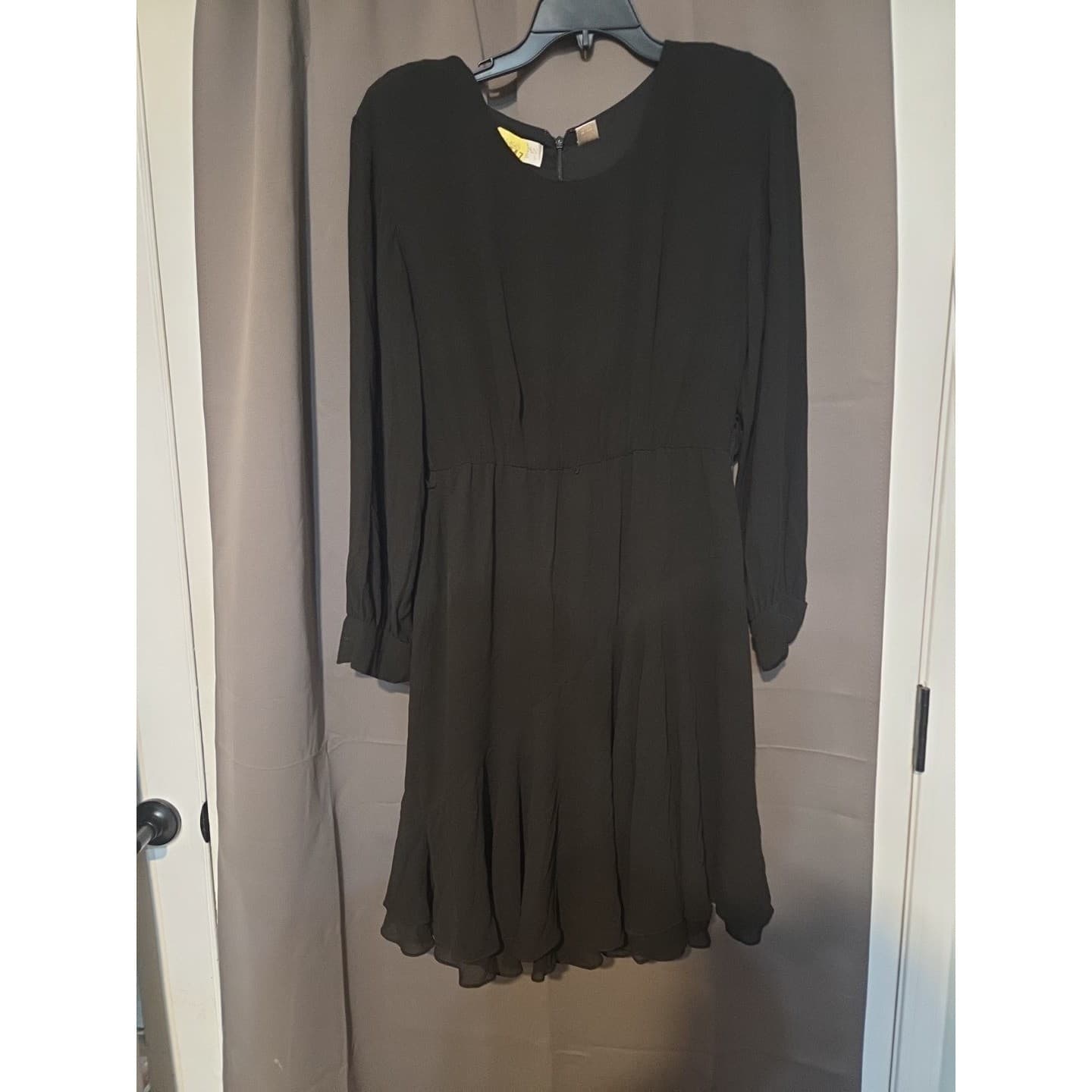 Dana Buchman Little Black Dress, Ruffle Hem, Women's Size 6, 100% Silk - Thumbnail 3